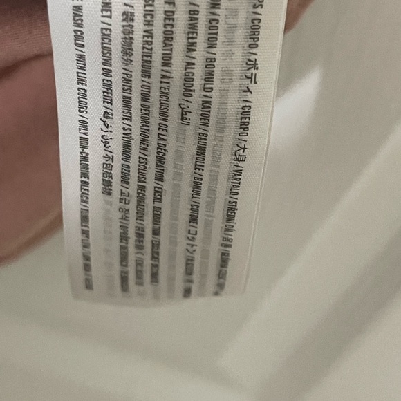 Abercrombie tee 🖤 - Picture 4 of 7